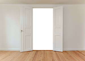 drzwi w pokoju
